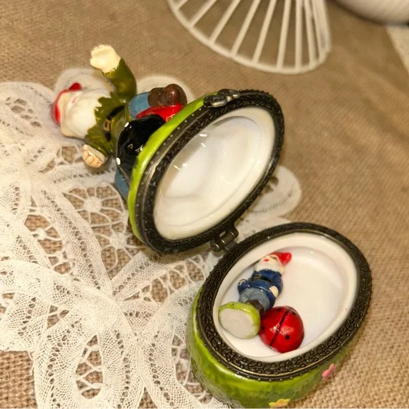 Vintage ArtGifts Porcelain Hinged Trinket Box - Gnome Riding Ladybug with minis - Picture 11 of 12